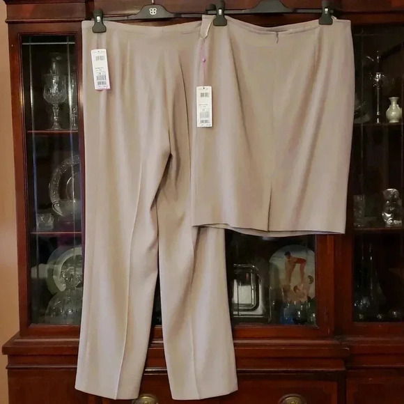 Basler 3 piece Suit NWT Beige size 38/40 - Picture 3 of 13